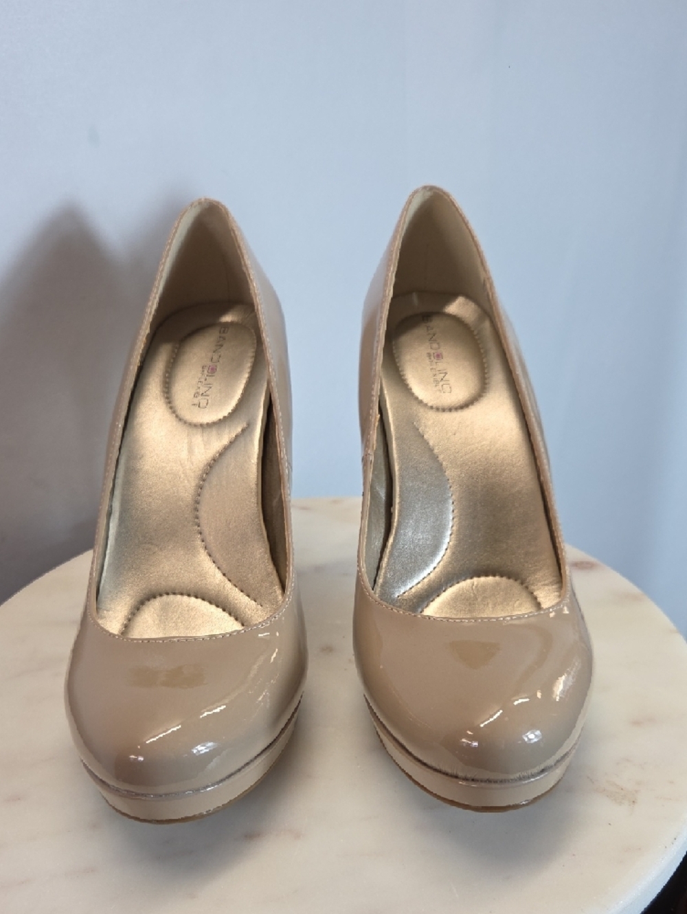 Bandolino Nude Patent Platform Pumps Size 9 - Picture 2 of 8